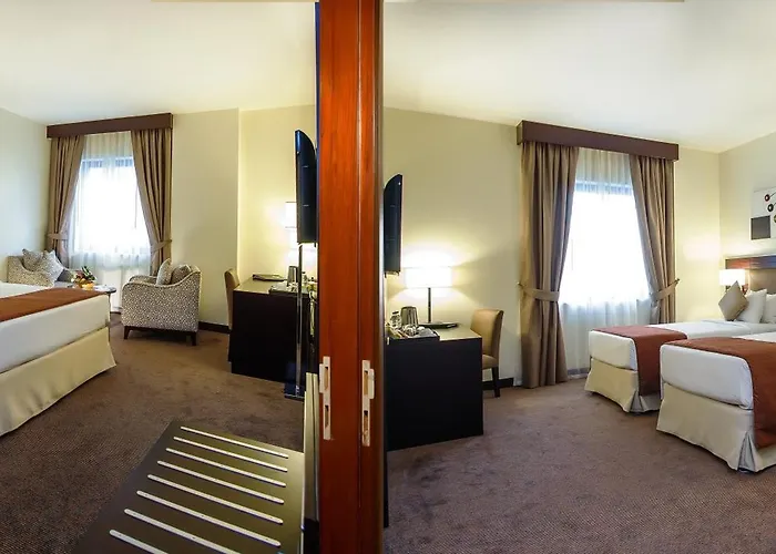 Landmark Summit Hotel